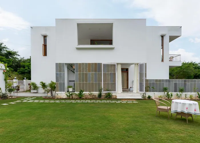 Saffronstays Villa Bougain - 2Br Hill-View Villa With Plunge Pool, Veg Bbq, Birdwatching & Serene Garden Sit-Outs Udaipur