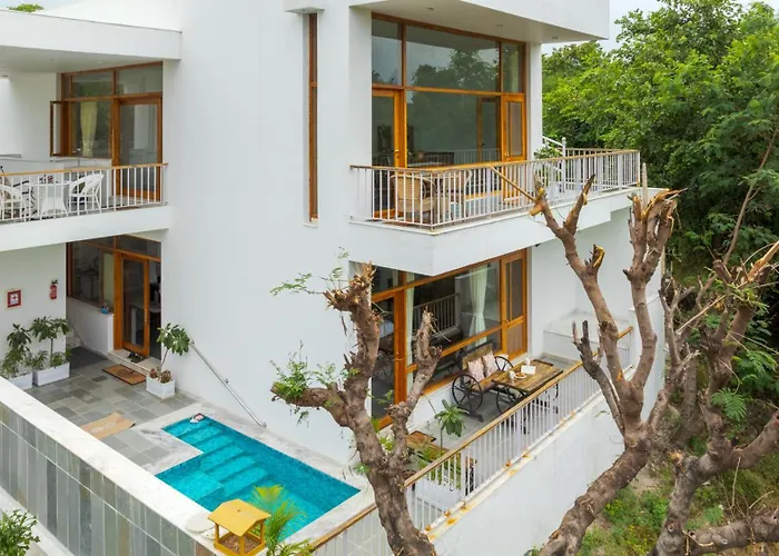Saffronstays Villa Bougain - 2Br Hill-View Villa With Plunge Pool, Veg Bbq, Birdwatching & Serene Garden Sit-Outs Udaipur